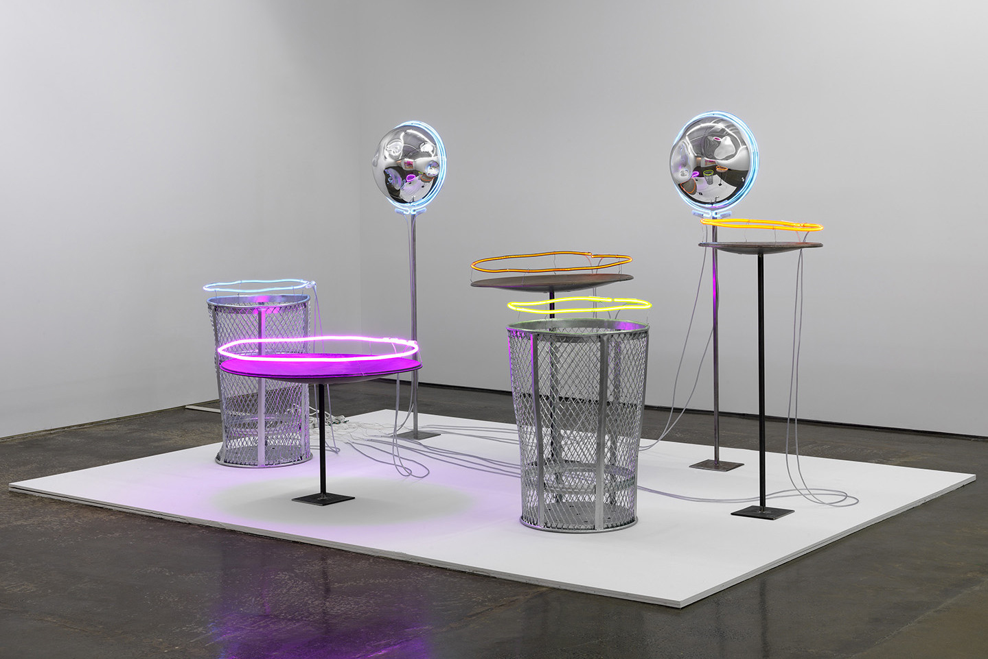 Paul_Kneale_neon_Sculpture_NYC_2017