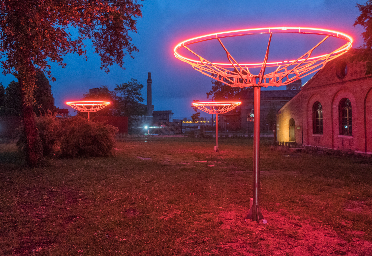 Paul_Kneale_Venice_Biennale_2017_Sculpture_Neon
