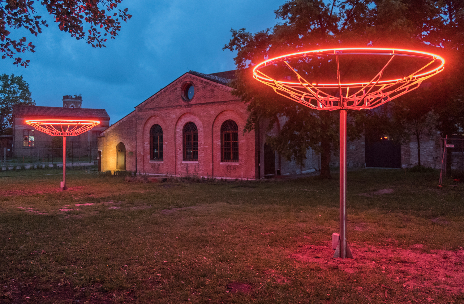 Paul_Kneale_Venice_Biennale_2017_Sculpture_Neon